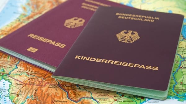 Kindereinträge im Reisepass der Eltern sind nun ungültig.