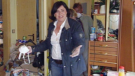 Vera Int-Veen: Bei "Mietprellern auf der Spur" muss sie sich jedes Mal überwinden, die vermüllten Wohnungen zu betreten. Vera Int-Veen: Bei "Mietprellern auf der Spur" muss sie sich jedes Mal überwinden, die vermüllten Wohnungen zu betreten.