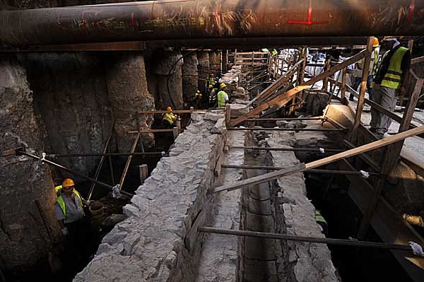 Beim Bau einer neuen U-Bahn im griechischen Thessaloniki machen die Arbeiter eine archäologisch bedeutende Entdeckung.