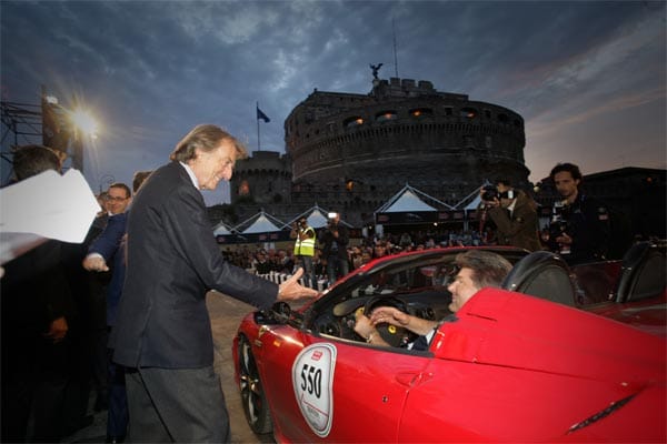 Ferrari-Chef Luca di Montezemolo gratulierte den Gewinnern vor der Engelsburg in Rom.