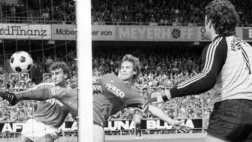 Jean-Marie Pfaff bei seinem Bundesliga-Debüt 1982.