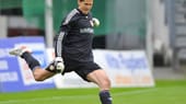 Rene Adler wechselt von Bayer Leverkusen zum Hamburger SV. Der ehemalige Nationaltorhüter, der zuletzt immer wieder mit Verletzungen zu kämpfen hatte, kostete keine Ablöse und unterschrieb einen Vertrag bis 2017.