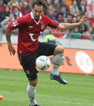 Emmanuel Pogatetz wird Hannover 96 verlassen und sich dem VfL Wolfsburg anschließen. Der 29-Jährige erhielt einen Vertrag bis 2015.