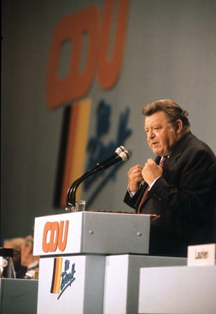 Um das Privatvermögen des 1988 verstorbenen CSU-Politikers Franz Josef Strauß ranken sich schon zu dessen Lebzeiten zahlreiche Gerüchte. Um das Privatvermögen des 1988 verstorbenen CSU-Politikers Franz Josef Strauß ranken sich schon zu dessen Lebzeiten zahlreiche Gerüchte.