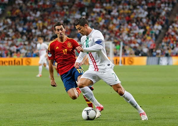 Superstar Cristiano Ronaldo tut sich schwer gegen die spanische Defensive. Trotzdem ist er ein ständiger Unruhe-Herd.