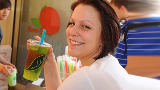 Bubble Tea - das Sommergetränk 2012 bei Jugendlichen. Wie gefährlich ist der Kult-Drink? Bubble Tea - das Sommergetränk 2012 bei Jugendlichen. Wie gefährlich ist der Kult-Drink?