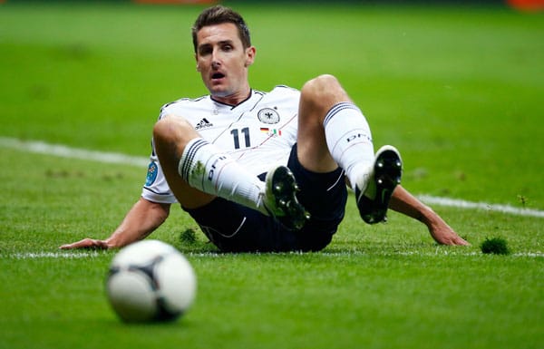 In der zweiten Hälfte kommen in Miroslav Klose...