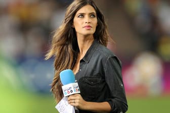 Diese sexy TV-Moderatorin arbeitet für das spanische Fernsehen. Sara Carbonero ist auch die Verlobte von Spaniens Kapitän Iker Casillas.