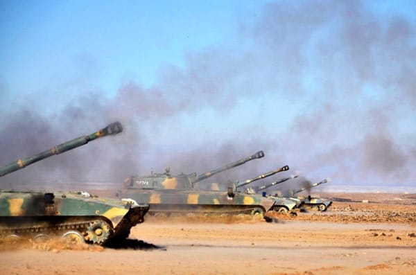 Artillerie: Russlands Präsident Wladimir Putin betont zwar, sein Land liefere keine Waffen nach Syrien, "die in Bürgerkriegen benutzt werden könnten". Aber auch der Großteil der syrischen Artillerie stammt ursprünglich aus sowjetischen Rüstungsschmieden. Artillerie: Russlands Präsident Wladimir Putin betont zwar, sein Land liefere keine Waffen nach Syrien, "die in Bürgerkriegen benutzt werden könnten". Aber auch der Großteil der syrischen Artillerie stammt ursprünglich aus sowjetischen Rüstungsschmieden.