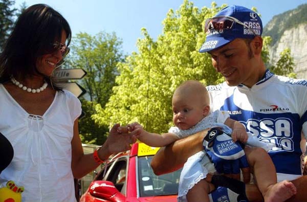Ivan Basso mit Gattin Micaela und seiner Tochter Domitilla