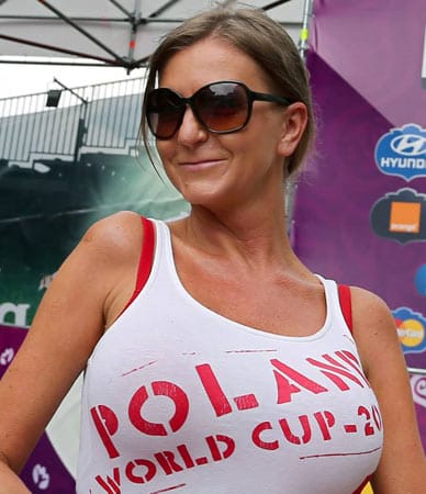 Polen und World Cup bei einer Europameisterschaft? Egal, in Polen gibt es schöne Frauen.