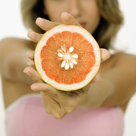 Viele Medikamente wirken in Kombination mit Grapefruitsaft wie überdosiert.