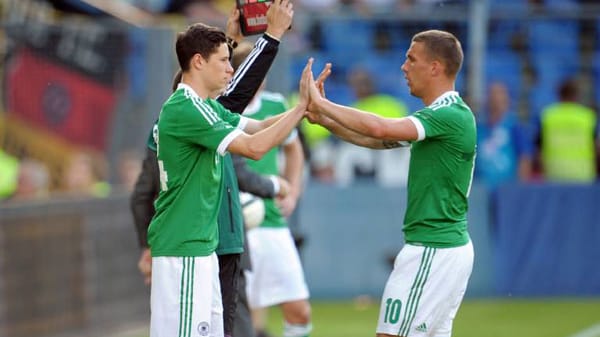 Gegenwart und Zukunft: Lukas Podolski (re.) und Julian Draxler (li.).