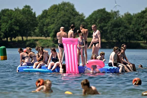 An schönen Sommertagen findet sich am Halterner Stauseen das halbe Ruhrgebiet zum Sonnenbaden, Schwimmen, Surfen und Tauchen.