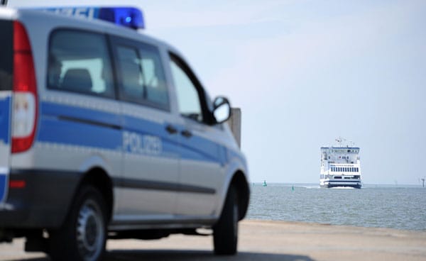 Drei Tage zuvor nimmt das Drama seinen Anfang: Eltern melden den Jungen aus Wien als vermisst. Einsatzkräfte beginnen die Suche. Drei Tage zuvor nimmt das Drama seinen Anfang: Eltern melden den Jungen aus Wien als vermisst. Einsatzkräfte beginnen die Suche.