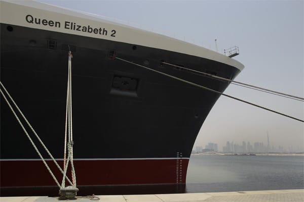 Die "Queen Elizabeth 2" vor Dubai