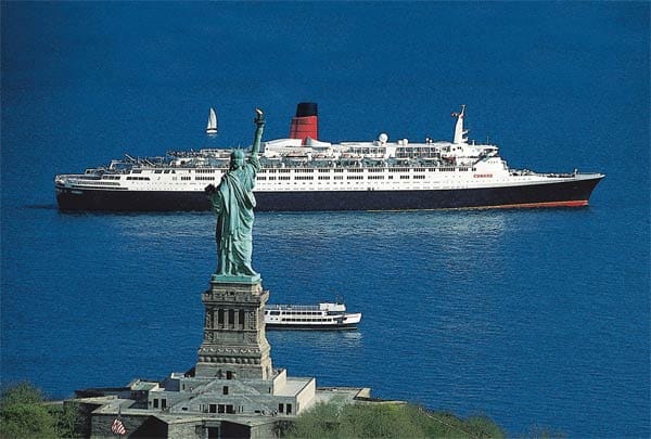 Mit ihren 706 Besuchen in New York ist sie Rekordhalter der Cunard Line - und das, obwohl Schiffe der Reederei schon seit 1840 am Big Apple anlegen.