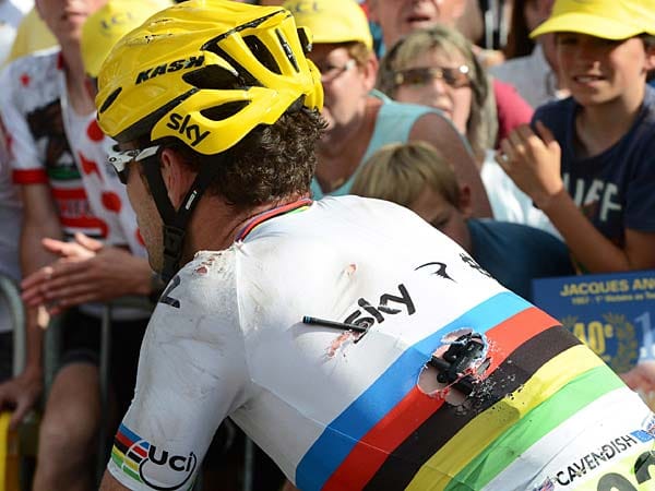 Funkloch: Mark Cavendish war nach der vierten Etappe dagegen restlos bedient. Schließlich hatte nicht nur sein Outfit beim Sturz gelitten, sondern auch der Weltmeister selbst.