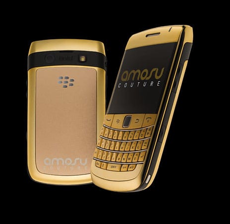 Amosu Couture Phones hat sich auf das Vergolden mobiler Geräte spezialisiert, darunter der "GoldBerry Bold 9780" für knapp 1300 Euro.