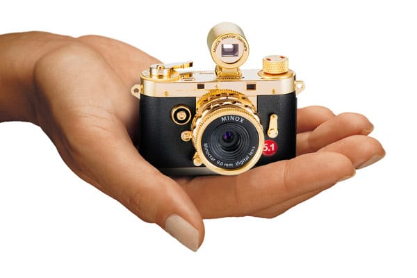 Die "Digital Classic Camera DCC 5.1" von Minax in der Gold Edition erinnert an die legendären Klassiker aus den 1950er Jahren, handlich klein mit 24-karätigem Gold verziert und mit moderner Technik ausgestattet.