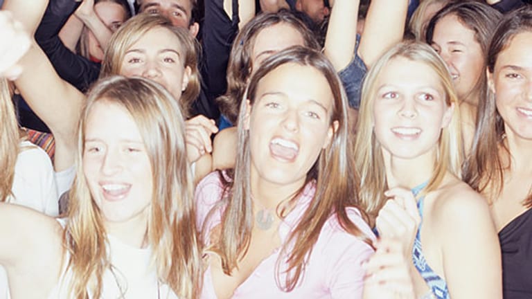 Unter bestimmten Umständen können Teenies bereits unter 16 Jahren in die Disko.