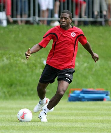 Olivier Occéan, Eintracht Frankfurt: Der bullige Kanadier verstärkt den Sturm des Aufsteigers. Seine 16 Treffer in der abgelaufenen Zweitliga-Saison sprechen für ihn. Doch er ist Bundesliga-Neuling und muss sich im Kader der Hessen erst einmal beweisen.