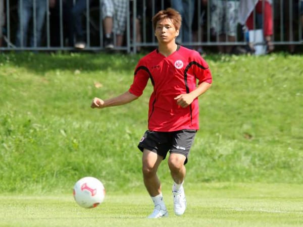 Takashi Inui, Eintracht Frankfurt: Der Mittelfeldspieler wechselt vom VfL Bochum zum Bundesliga-Aufsteiger. Er ist japanische Nationalspieler und erhält bei den Hessen einen Vertrag bis 2015. Über die Höhe der Ablösesumme wurde Stillschweigen vereinbart. Inui, dessen Marktwert auf 2,25 Millionen Euro taxiert wird, kam 2011 für 500.000 Euro vom japanischen Erstligisten Cerezo Osaka nach Bochum und avancierte zum Leistungsträger. In 30 Partien erzielte er sieben Treffer und bereitete fünf weitere vor.