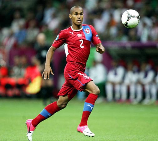 Theodor Gebre Selassie, Werder Bremen: Die Bremer haben das Tauziehen um den 25-jährigen tschechischen EM-Star gewonnen. Der 1,82 Meter große Rechtsverteidiger bekommt einen Vertrag bis 2016. Bei der EM hatte er alle vier Partien (Vorrunde und Viertelfinale) gespielt und dabei sogar ein Tor vorbereitet. Er gilt als extrem schnell und flankensicher. Dass er auch Tore schießen kann, bewies er am ersten Spieltag, als er zum zwischenzeitlichen 1:1 gegen den BVB einköpfte.