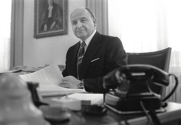 Generalbundesanwalt Siegfried Buback in seinem Arbeitszimmer im Bundesgerichtshof in Karlsruhe: Am 7. April 1977 er in seinem Dienstwagen ermordet. Generalbundesanwalt Siegfried Buback in seinem Arbeitszimmer im Bundesgerichtshof in Karlsruhe: Am 7. April 1977 er in seinem Dienstwagen ermordet.