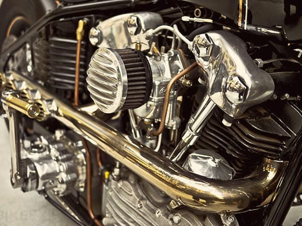 Herzstück des Bikes ist der auch ohne Umbau schon mächtige S&S Harley Knucklehead-Motor. Drumherum gesellt sich das Chopper-Kit "Type 6" von "Zero Engineering".
