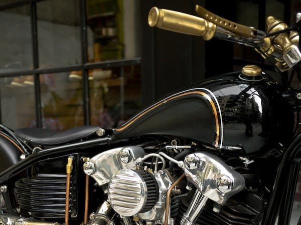 "Die gesamte Design-Ästhetik orientiert sich an unserem Brass Racer-Bike", so Winston Yeh von "Rough Craft". Viel Schwarz, silberne und goldene Applikationen, fertig ist die Farbgebung, die ebenso einfach wie edel gehalten ist.
