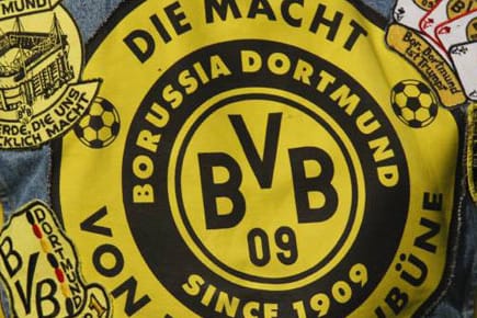 Auf dem weg zur Gedenkstätte des Konzentrationslagers Auschwitz ist ein Bus mit BVB-Fans verunglückt.