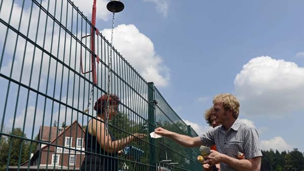 Verkauf durch den Zaun in Rodaborn