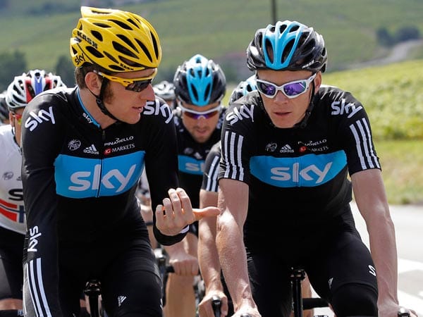 Das Team Sky mit ihren zur Zeit in Topform befindlichen Fahrern Bradley Wiggins (li.) und Christopher Froome beim Training am Ruhetag.