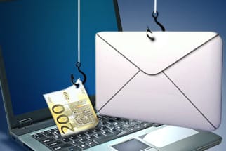 Polizei hebt Bande von Online-Kontodieben aus.