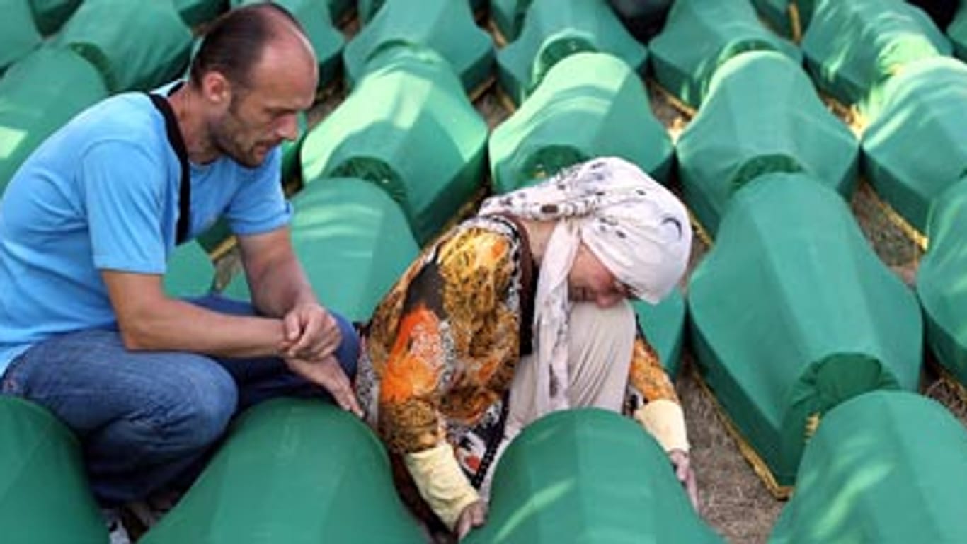 Erst kürzlich identifizierte Opfer des Massakers von Srebrenica wurden jetzt beigesetzt