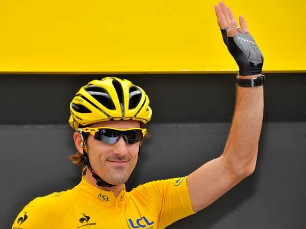 Fabian Cancellara, der in der ersten Woche der 99. Rundfahrt das Gelbe Trikot des Gesamtführenden getragen hat, trat nicht mehr zur 11. Etappe an. Er erklärte in einer Mitteilung seines Teams RadioShack, dass er lieber bei seiner Frau sein wolle, die in Kürze das zweite Kind erwartet.