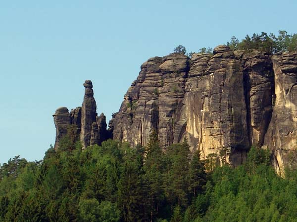 Platz 6: Die markanten Formationen des Elbsandsteingebirges im Nationalpark Sächsische Schweiz.