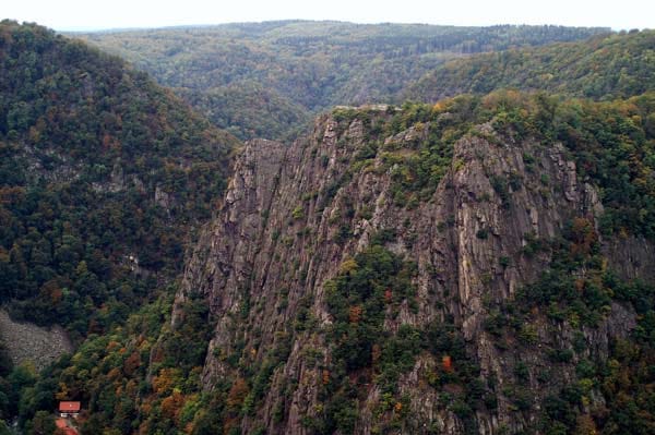 Platz 19: Der Bodekessel bei Thale im Harz mit seinen steil aufragenden Felswänden und -nadeln zieht seit langer Zeit die Menschen in seinen Bann.