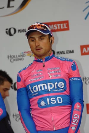 Lampre-Fahrer Yuriy Krivtsov überschreitet auf der 11. Etappe das Zeitlimit und wird von der Jury ausgeschlossen.