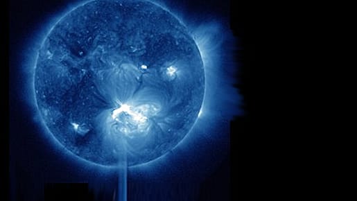 Durch einen Ausbruch auf der Sonne ist ein Sonnensturm entstanden, der nun auf die Erde zusteuert Durch einen Ausbruch auf der Sonne ist ein Sonnensturm entstanden, der nun auf die Erde zusteuert