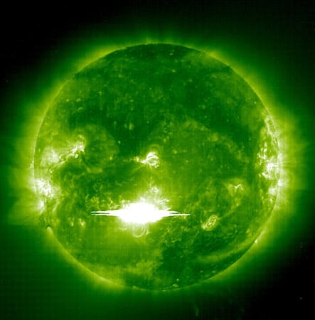 Die Sonne wird erst 2013 oder 2014 die Hochphase ihrer Aktivität erreichen. Bis dahin sind weitere Sonnenstürme, von denen manche auch die Erde treffen könnten, sehr wahrscheinlich.