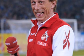 Christoph Daum sieht sich auch in Köln als Visionär der Branche. Als einen, der immer wieder Neues ausprobierte, um alle Möglichkeiten der psychologischen Betreuung und Motivation auszureizen. "Damit die Spieler das, was sie mit den Füßen lernen, auch im Kopf beherrschen", sagt er zu seinen Spielern in der Domstadt. An Erfolgen mangelt es ihm nicht: Mit dem VfB Stuttgart wird er 1992 Deutscher Meister. 1994 und 1995 gewinnt er mit Besiktas Istanbul alle nationalen türkischen Titel.