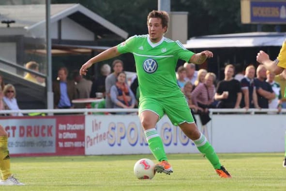 Kevin Pannewitz vom VfL Wolfsburg muss in der Saisonvorbereitung ranklotzen.