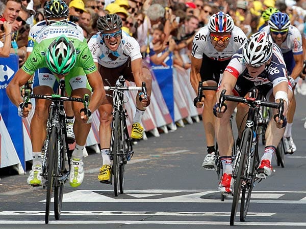 Knappe Angelegenheit: Das Finale in Le Cap d'Agde war eine Sache von Zentimetern. Doch letztlich hatte Andre Greipel (rechts) das Vorderrad vor Peter Sagan (links).