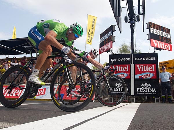Foto-Finish: Auf dem Zielfoto wird klar, wie knapp Andre Greipel zu seinem dritten Etappensieg bei der Tour 2012 gekommen war.