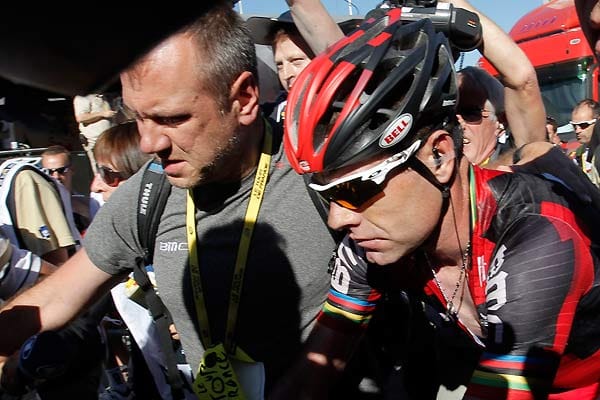 Am Ende der schweren Alpen-Etappe ist Cadel Evans der geschlagene Mann. Er bricht ein und hat nach dem Tagesabschnitt 3:19 Minuten Rückstand auf Wiggins.