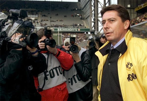 Platz 6: Einen Tag kürzer hielt sich Bernd Krauss bei Borussia Dortmund im Amt. In der Saison 2000/2001 gelang dem Trainer in elf Bundesligaspielen kein Sieg. Nachfolger wurde Mathias Sammer, der bereits 2002 mit dem BVB als Trainer Deutscher Meister wurde.