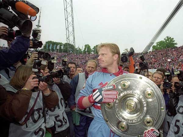 Rang 4: Oliver Kahn darf in der Bestenliste natürlich nicht fehlen, er ist gleich zwei Mal vertreten. 1998/99 hielt der spätere Meister 736 Minuten durch, ehe Dortmunds Heiko Herrlich mit einem Doppelpack die Weiße Weste beschmutzte.