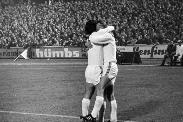 Der erste "Herbstversager" war Rekordmeister Bayern München. Borussia Mönchengladbach übernahm 1971 die Spitze und feierte den Titel.